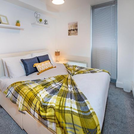 Modern & Spacious 2-Bed Flat With Secure Parking Reading Exteriér fotografie
