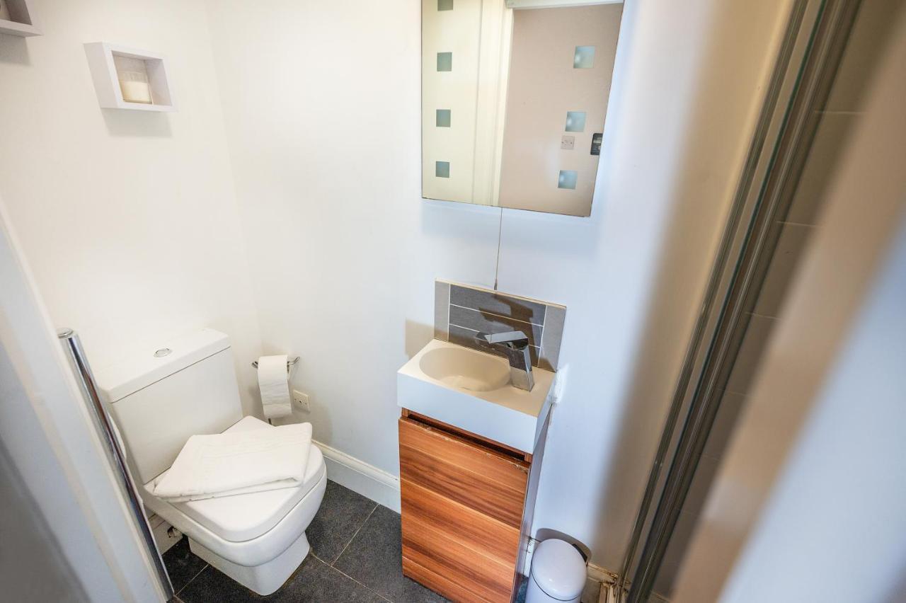 Modern & Spacious 2-Bed Flat With Secure Parking Reading Exteriér fotografie