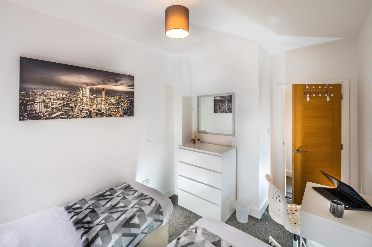 Modern & Spacious 2-Bed Flat With Secure Parking Reading Exteriér fotografie