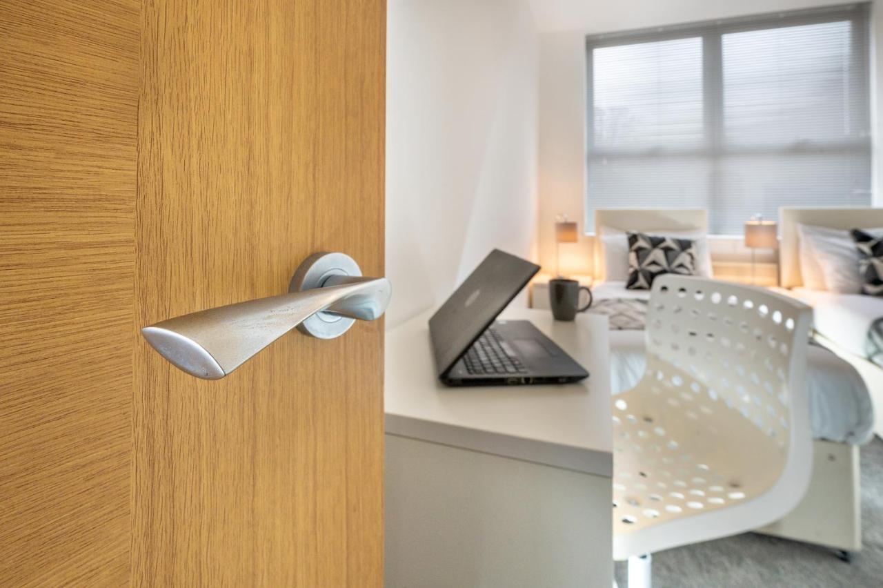 Modern & Spacious 2-Bed Flat With Secure Parking Reading Exteriér fotografie