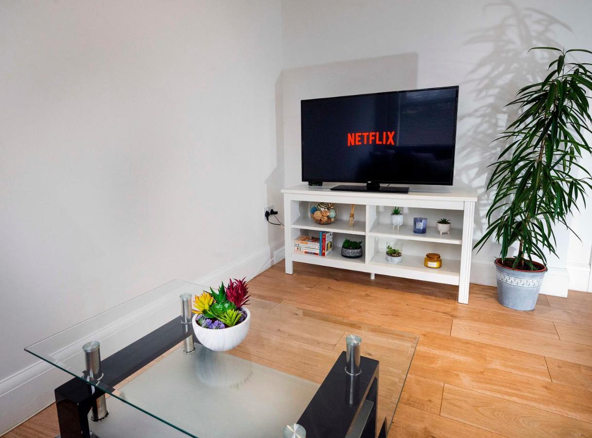 Modern & Spacious 2-Bed Flat With Secure Parking Reading Exteriér fotografie