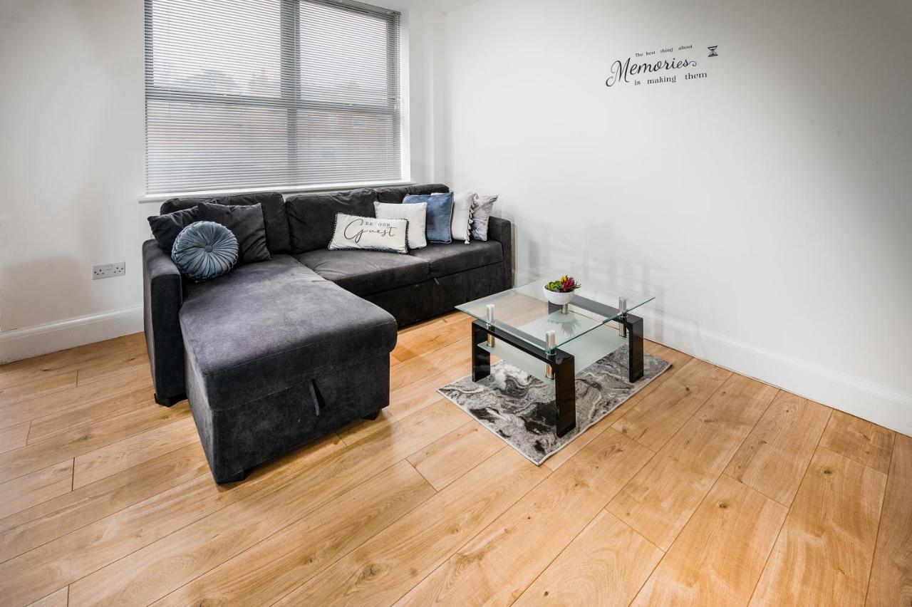 Modern & Spacious 2-Bed Flat With Secure Parking Reading Exteriér fotografie