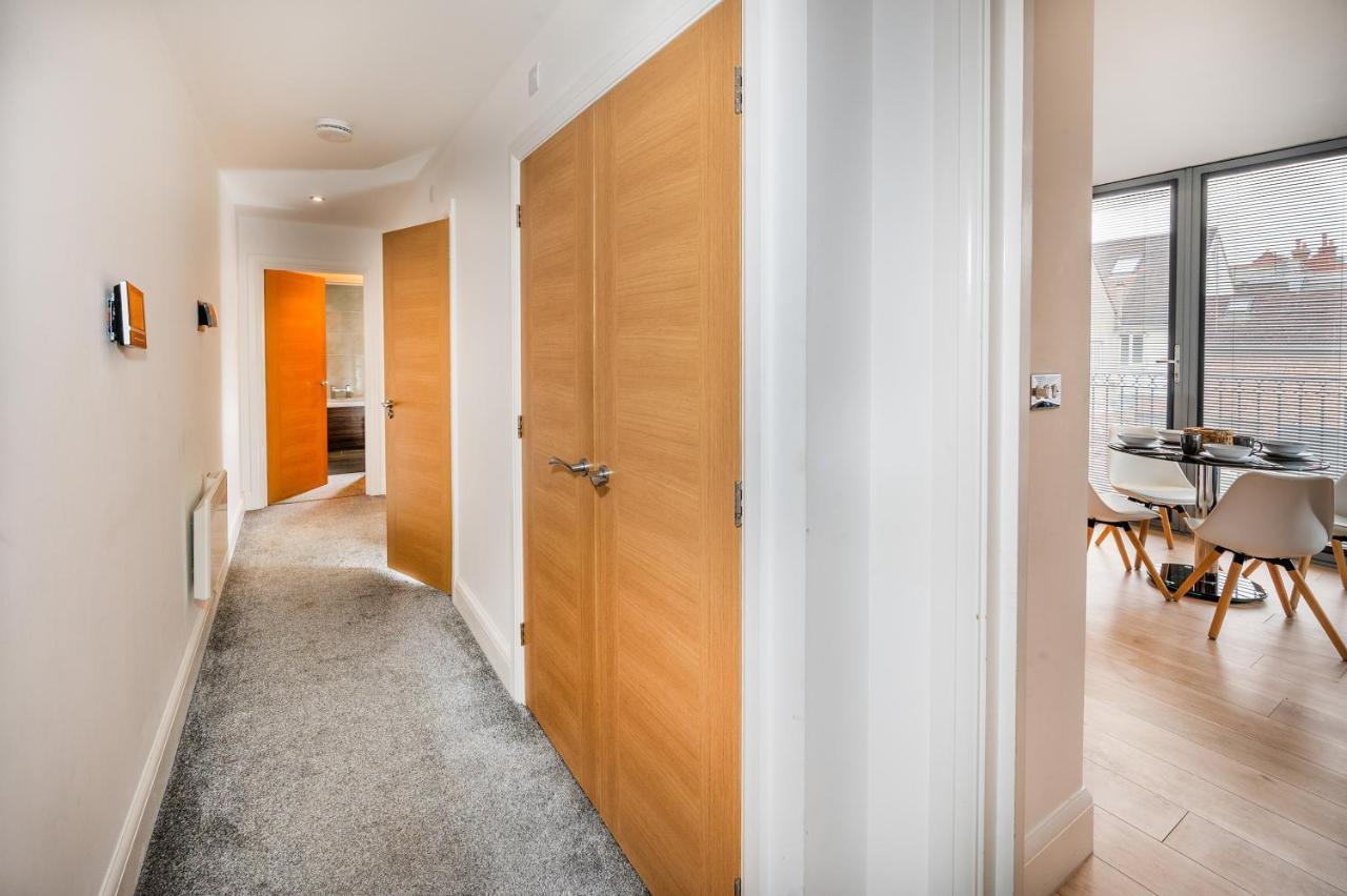 Modern & Spacious 2-Bed Flat With Secure Parking Reading Exteriér fotografie